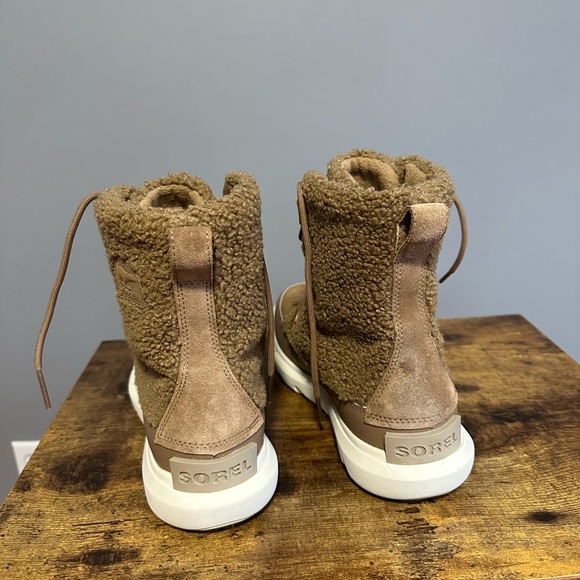Sorel Winter Boots - Picture 2 of 10